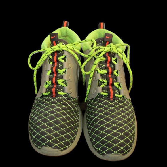 Nike Roshe One Mid Winter Green/Tan Kids SneakerBoot Style 807575 Size 6.5Y - Picture 1 of 7